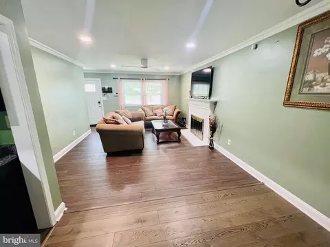 4104 Skyline Dr, Morningside, MD 20746 photo 5