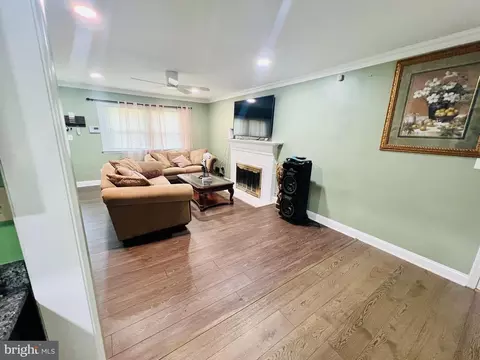 4104 Skyline Dr, Morningside, MD 20746 photo 4