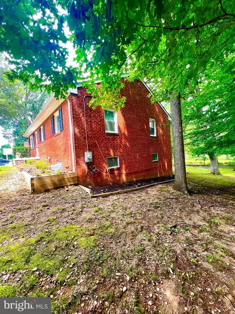4104 Skyline Dr, Morningside, MD 20746 photo 3