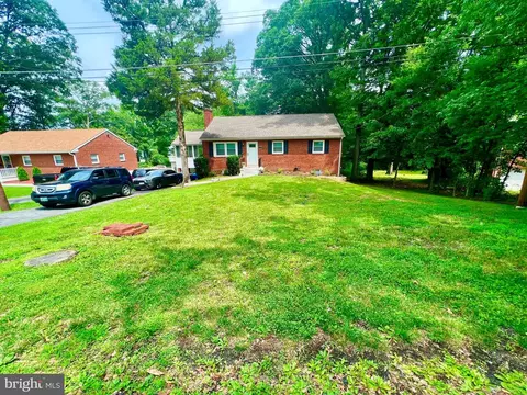 4104 Skyline Dr, Morningside, MD 20746 photo 2