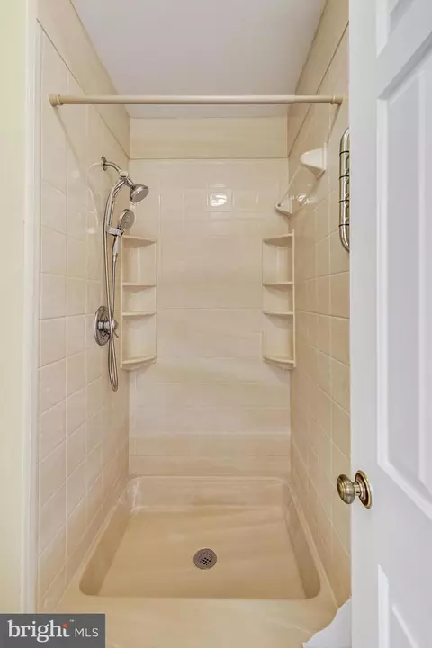 10313 Broom Ln, Lanham, MD 20706 photo 29