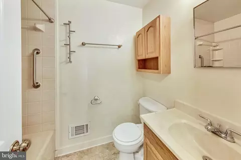 10313 Broom Ln, Lanham, MD 20706 photo 31