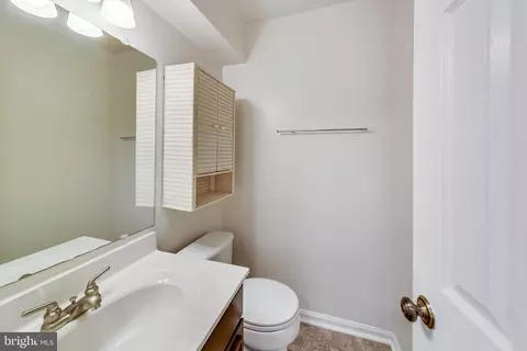 10313 Broom Ln, Lanham, MD 20706 photo 9