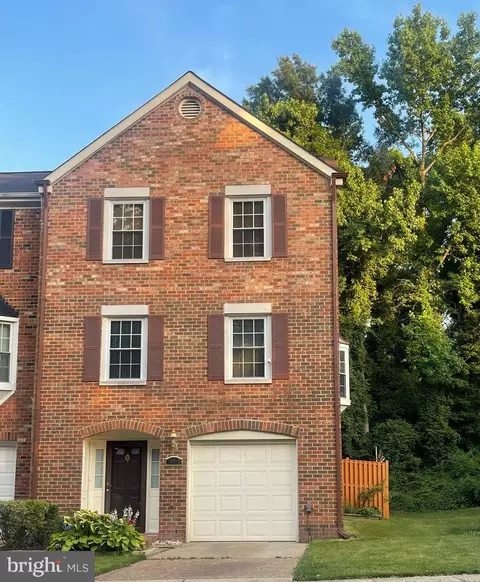 10313 Broom Ln, Lanham, MD 20706 photo 2