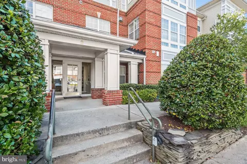 2 Cameron Grove Blvd #304, Upper Marlboro, MD 20774
