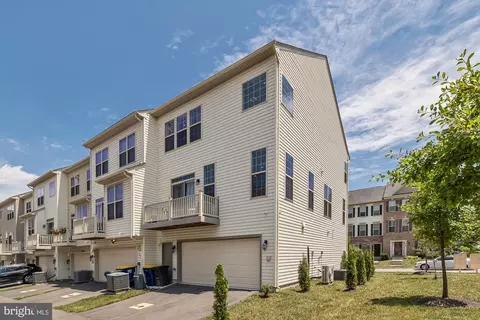 9521 Smithview Pl, Lanham, MD 20706 photo 4