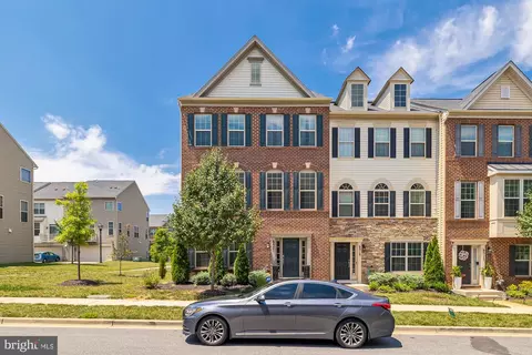 9521 Smithview Pl, Lanham, MD 20706