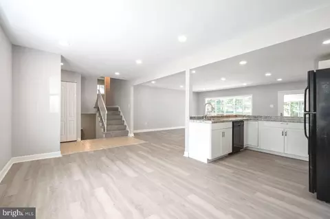 6806 Nashville Rd, Lanham, MD 20706 photo 3