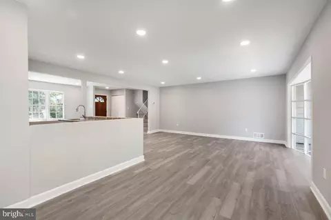 6806 Nashville Rd, Lanham, MD 20706 photo 9
