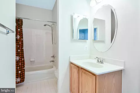 10105 Bartley Way, Lanham, MD 20706 photo 15