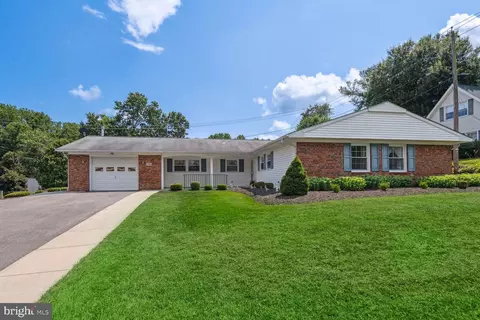 15909 Pinecroft Ln, Bowie, MD 20716