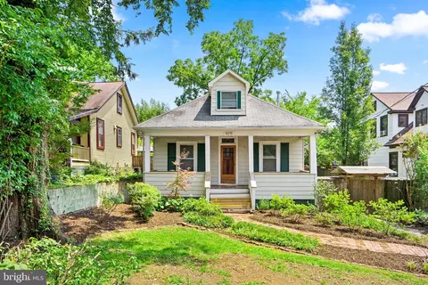 4015 31st St, Mount Rainier, MD 20712