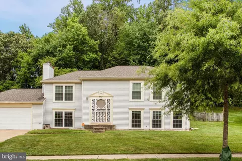 9711 Fox Run Dr, Clinton, MD 20735