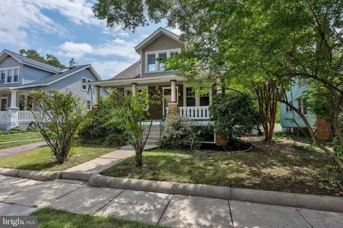 6209 44th Ave, Riverdale, MD 20737