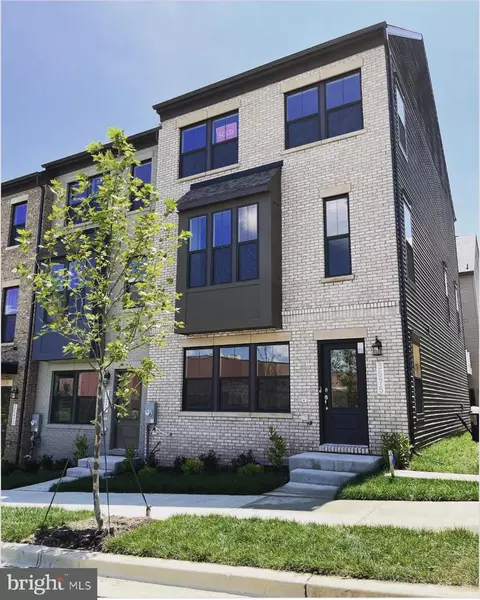 3525 Carnaby St, Hyattsville, MD 20782