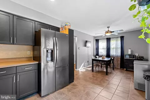12143 Dove Cir, Laurel, MD 20708 photo 5