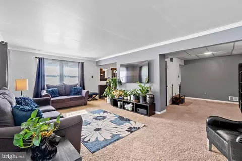 12143 Dove Cir, Laurel, MD 20708 photo 4