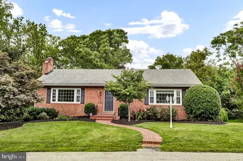 105 Panorama Dr, Oxon Hill, MD 20745