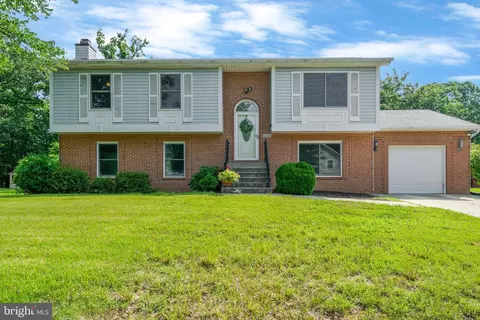 11208 Mary Catherine Dr, Clinton, MD 20735