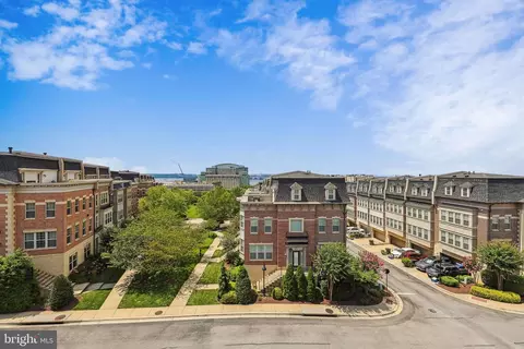 601 Sprintsail Way #64, Oxon Hill, MD 20745