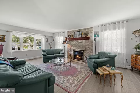 9307 Montpelier Dr, Laurel, MD 20708 photo 5