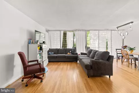 1828 Metzerott Rd #405, Adelphi, MD 20783