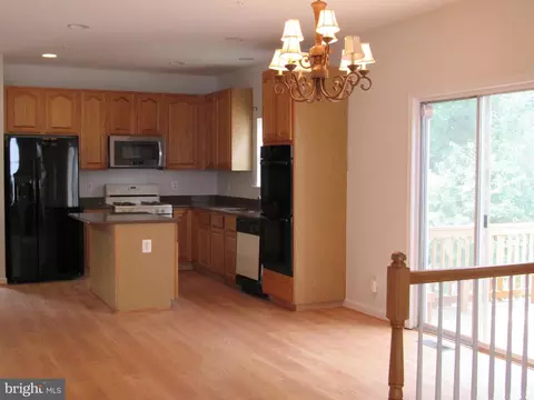 10104 Ellard Dr, Lanham, MD 20706 photo 4