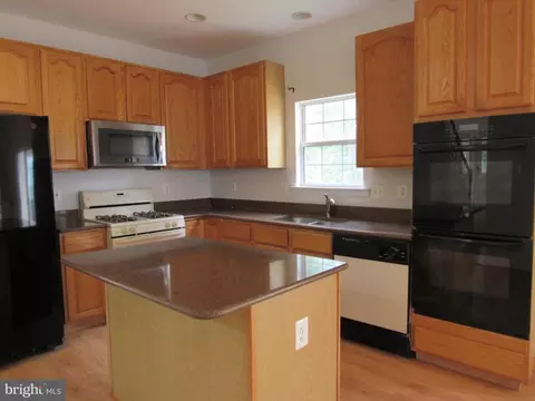 10104 Ellard Dr, Lanham, MD 20706 photo 13