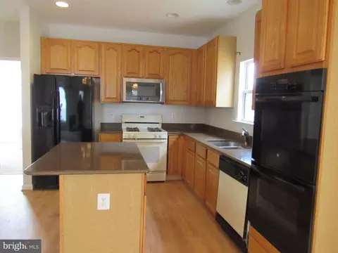 10104 Ellard Dr, Lanham, MD 20706 photo 14