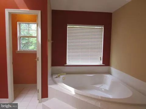 10104 Ellard Dr, Lanham, MD 20706 photo 37