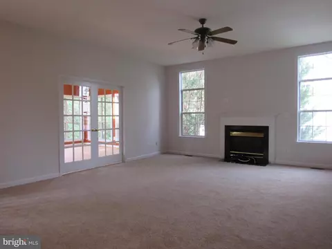 10104 Ellard Dr, Lanham, MD 20706 photo 2