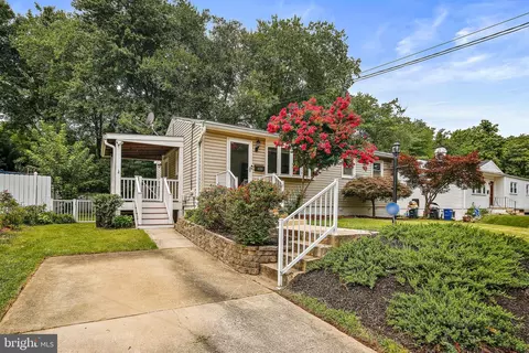 9120 Kinzer St, Lanham, MD 20706 photo 2