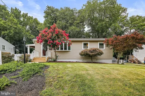 9120 Kinzer St, Lanham, MD 20706
