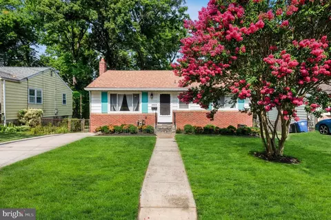 5909 Natasha Dr, Berwyn Heights, MD 20740