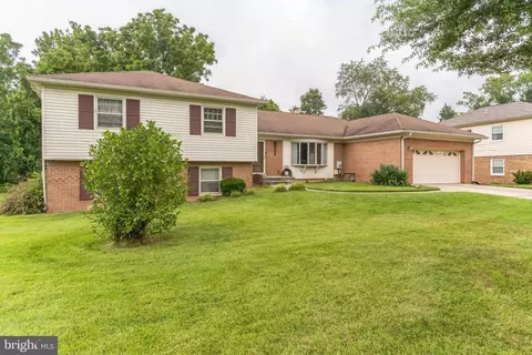 11500 Chantilly Ln, Bowie, MD 20721 photo 3