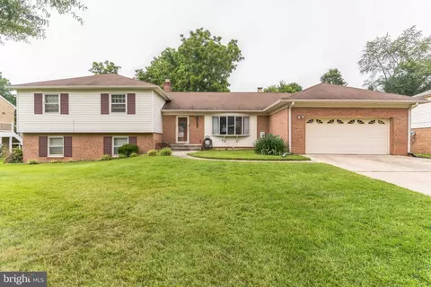 11500 Chantilly Ln, Bowie, MD 20721 photo 2