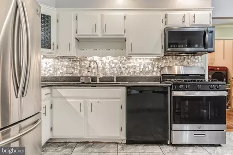 11500 Chantilly Ln, Bowie, MD 20721 photo 9