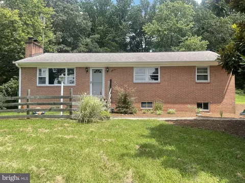 8610 Croom Rd, Upper Marlboro, MD 20772