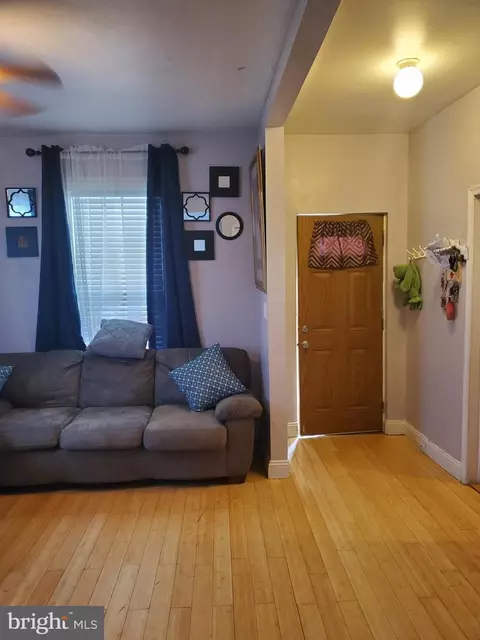 809 Eastern Ave, Fairmount Heights, MD 20743 photo 3