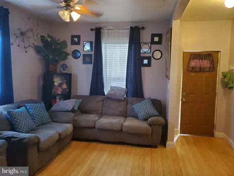 809 Eastern Ave, Fairmount Heights, MD 20743 photo 2