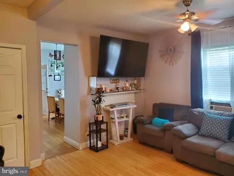 809 Eastern Ave, Fairmount Heights, MD 20743 photo 4