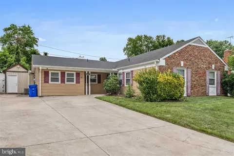 1305 Paddock Ln, Bowie, MD 20716 photo 2