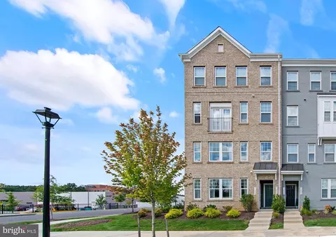 7600 Buzz Aldrin Ln, Lanham, MD 20706