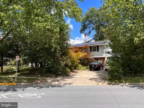 5000 Pierce Ave, College Park, MD 20740