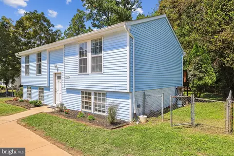9936 Grant St, Lanham, MD 20706 photo 2