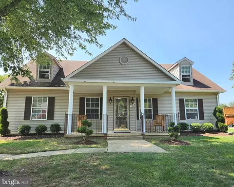 9319 Fox Run Dr, Clinton, MD 20735