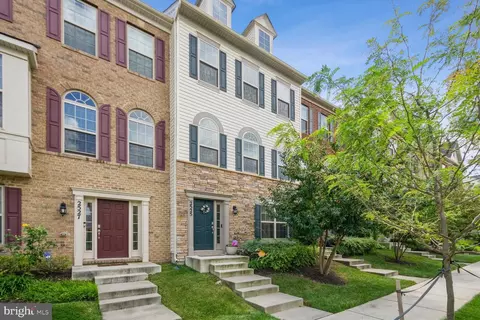 2525 Standifer Pl, Lanham, MD 20706 photo 2