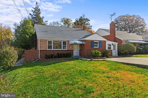 1822 Campbell Dr, Suitland, MD 20746