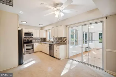 12604 Silverbirch Ln, Laurel, MD 20708 photo 4
