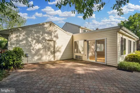 12604 Silverbirch Ln, Laurel, MD 20708 photo 3